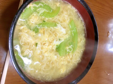 セロリと卵の塩ラーメン